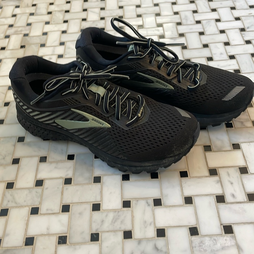 Brooks Gore-Tex cushion neutral sneakers
